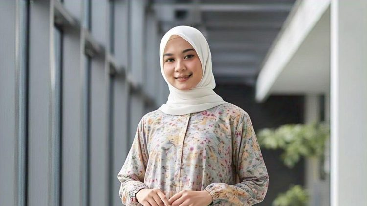 10 Model Terbaru Tunik Corak 2025 untuk Tren Fashion yang Semakin Elegan