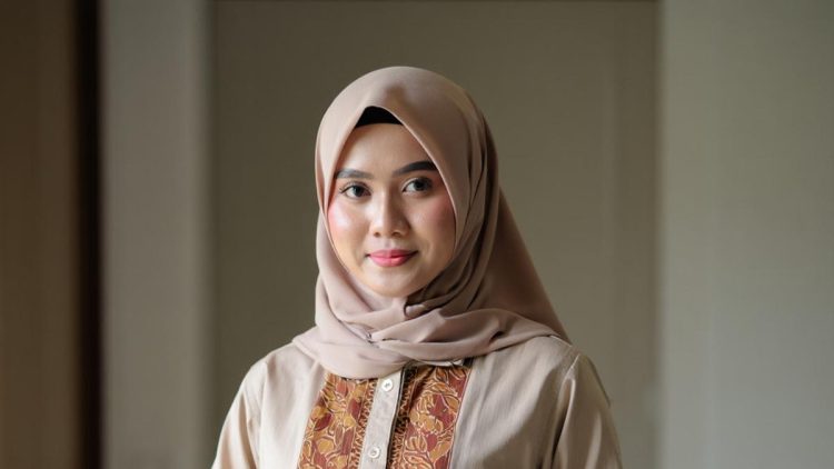 9 Inspirasi Gamis Katun Kombinasi Batik Formal Santai untuk Acara di 2025