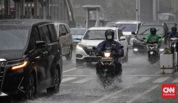 Prediksi BMKG Cuaca Hujan di Seluruh Wilayah Jakarta Sore hingga Malam Ini