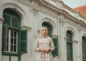 9 Gamis Batik Kombinasi Kain Polos yang Elegan untuk Pesta dan Kondangan