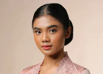 9 Tren Kebaya Kutu Baru Modern Brokat Elegan Terbaru 2025 untuk Acara Spesial