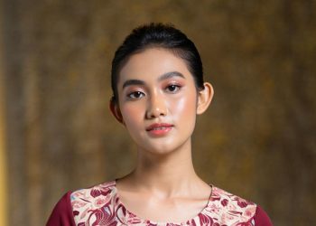 7 Model Dress Batik Modern Kerah Bulat Kombinasi Kain Polos Elegan untuk Tampil Anggun Seharian