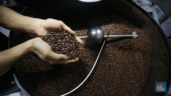 Perantau China Jual Kopi dan Sukses Menjadi Orang Terkaya di Indonesia