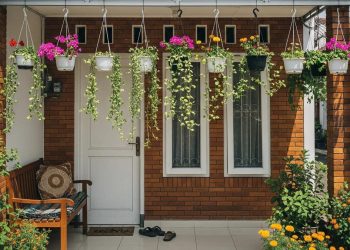 9 Desain Teras Kecil untuk Rumah Petak, Ruang Terbatas Menjadi Area Fungsional