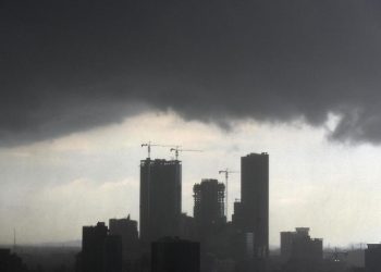 Masyarakat Jatim Diminta Waspada Terhadap Cuaca Ekstrem Minggu Depan