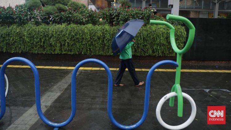 Riset Ungkap Hujan Jakarta Mengandung Mikroplastik dan Dampaknya