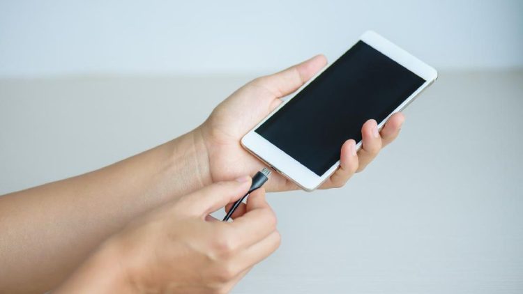 HP Mendadak Tidak Bisa Mengisi Daya? Simak Cara Mengatasinya