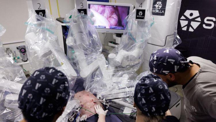 Operasi Bedah Jarak Jauh Berhasil 3.000 Km di Brasil