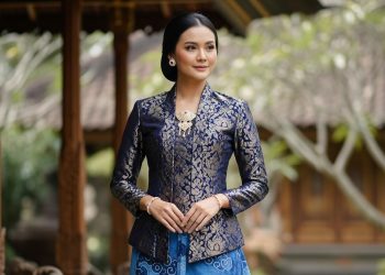 7 Padu Padan Warna Atasan Brokat dan Bawahan Batik yang Tren 2025, Kombinasi Modern dan Elegan