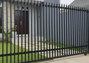 10 Inspirasi Pagar Anti Maling dari Hollow Galvanis Kuat untuk Rumah Minimalis