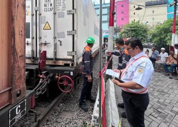 Perjalanan Kereta Api Terganggu Akibat Kereta Barang Anjlok di Surabaya