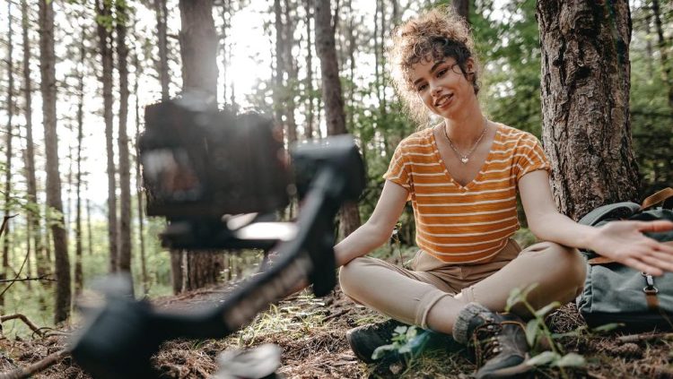 Kaji Sertifikasi Influencer untuk Berpartisipasi di China oleh Komdigi