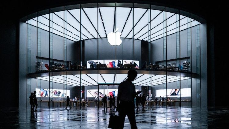 Desain Khusus iPhone Baru Sembunyikan Kamera Selfie