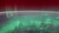 Penampakan Dahsyat Aurora Borealis Menari dari Stasiun Luar Angkasa