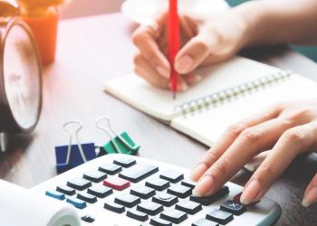 Panduan Liburan Akhir Tahun yang Aman dengan Pondasi Keuangan Kuat