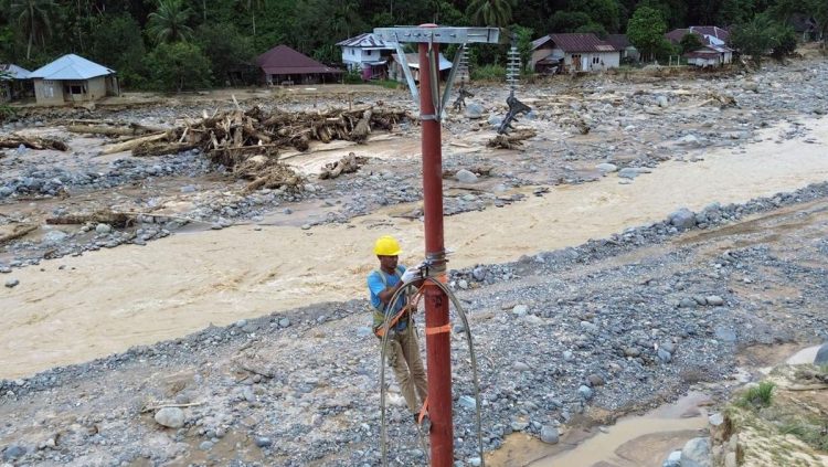 Listrik ke Korban Bencana Aceh Terhalang Lumpur Meskipun Baru Pulih 80 Persen