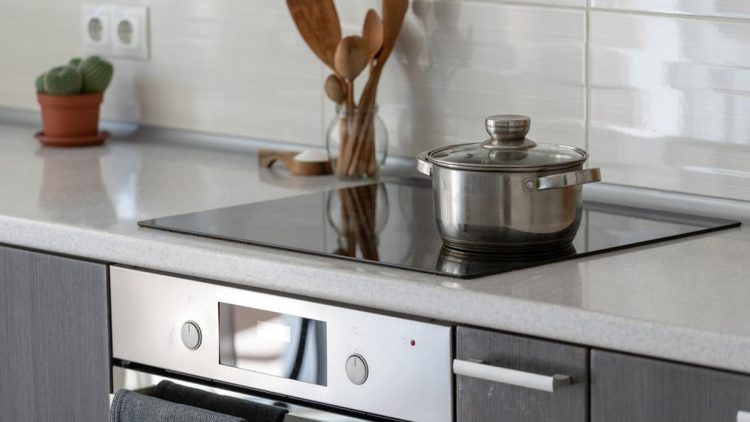 7 Cara Menyimpan Peralatan Dapur Supaya Lemari Rapi dan Tidak Lengket