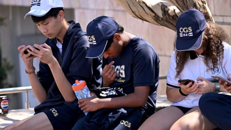 Studi Keseringan Penggunaan Medsos Tak Berpengaruh pada Kesehatan Mental Remaja