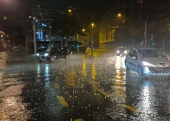 Mengelola Pengeluaran yang Meningkat Saat Musim Hujan