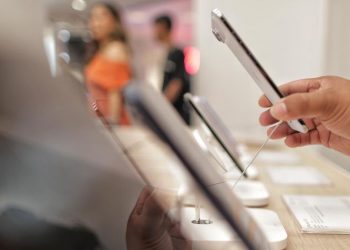 Merek HP Terlaris Sepanjang Tahun 2025 yang Bukan dari China