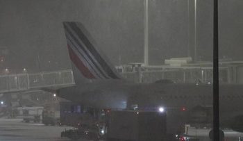 Ratusan Penerbangan Eropa Terhenti Akibat Badai Salju