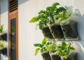 9 Desain Kebun Sayur Vertikal dari Kantong Plastik untuk Solusi Pangan di Lahan Sempit
